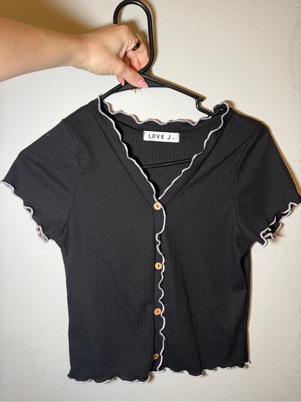 Love J Black Ribbed Button-Front Ruffle-Trim Crop Top